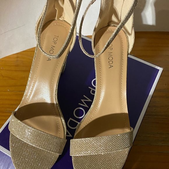 Women’s Moda, size 9 heels. Brand new. Color is a “nude” sparkle color. - Picture 6 of 6